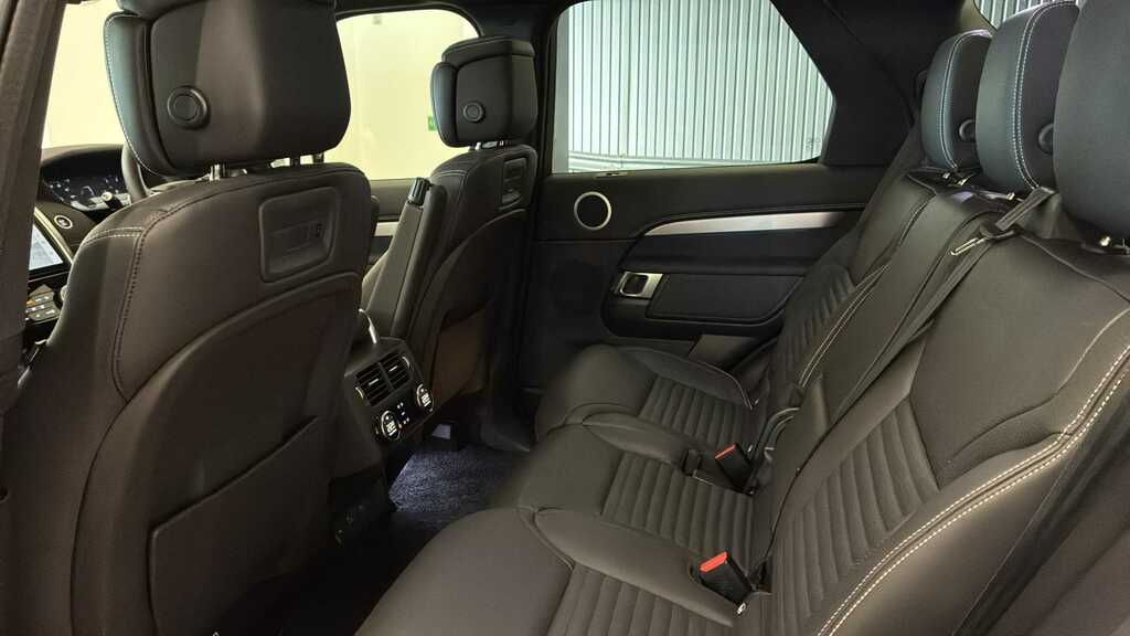Land Rover Discovery 3.0 D350 Dynamic Hse Black #4
