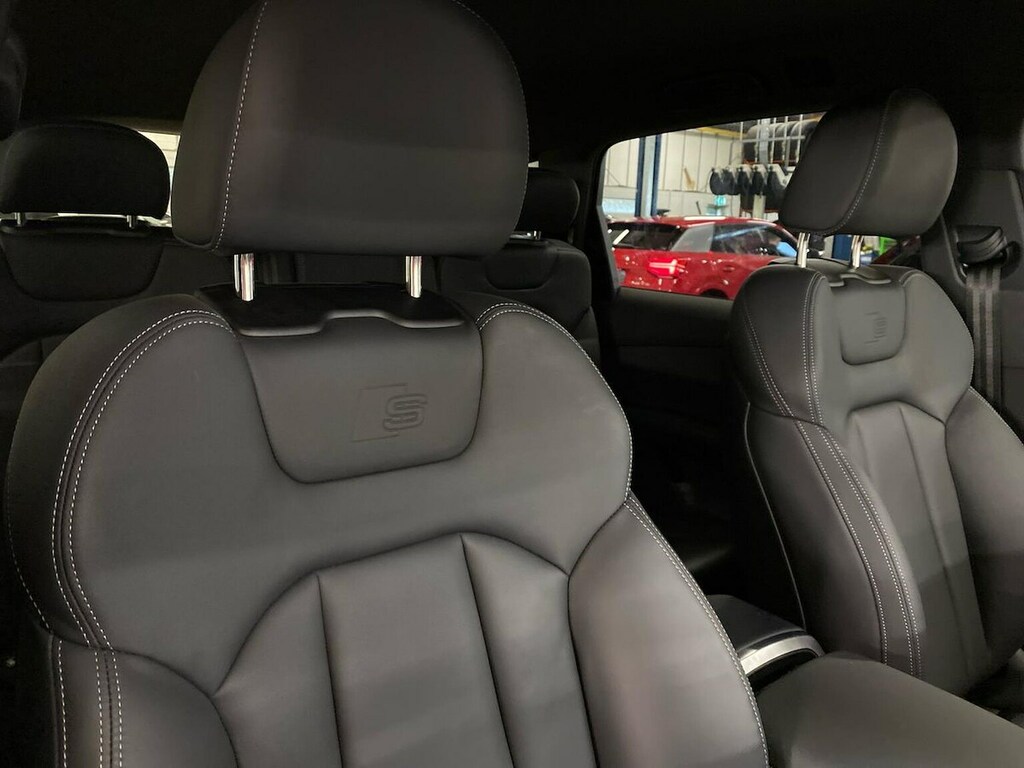 Audi Q7 Black Edition Black #14