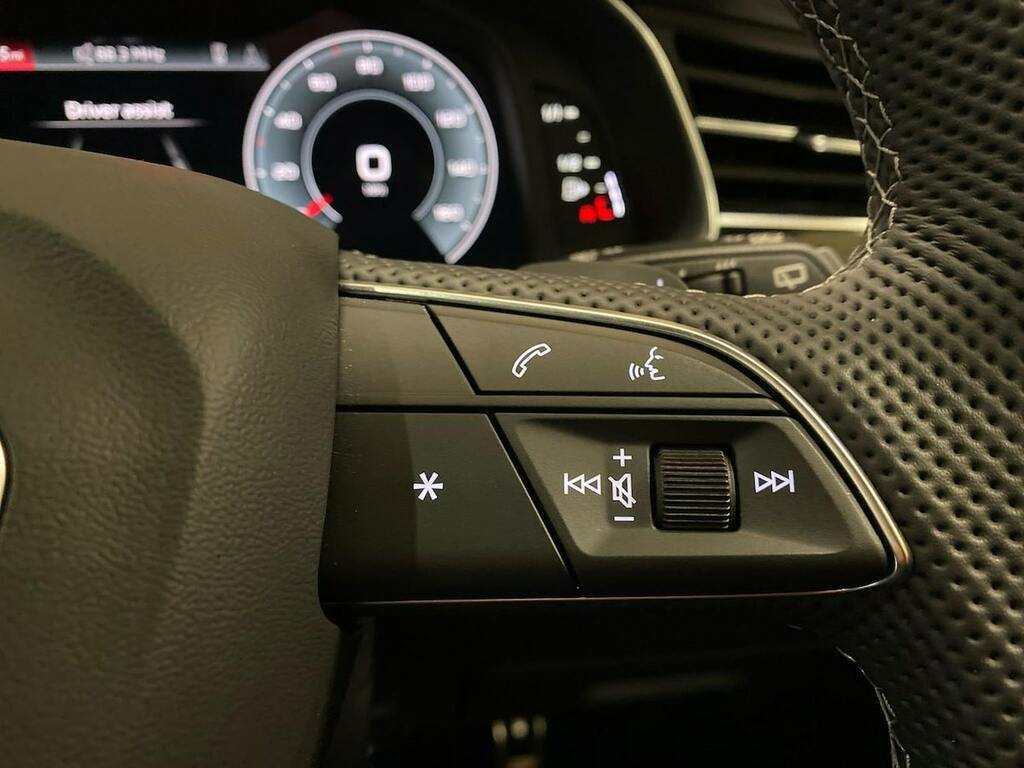 Audi Q7 Black Edition Black #27