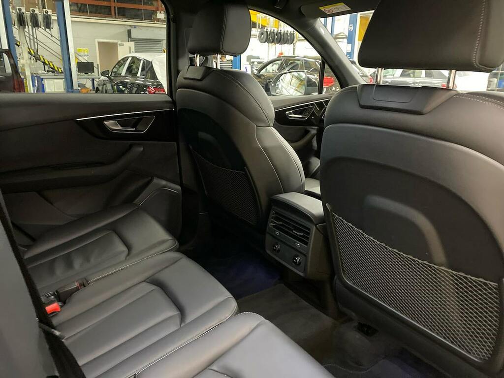 Audi Q7 Black Edition Black #16