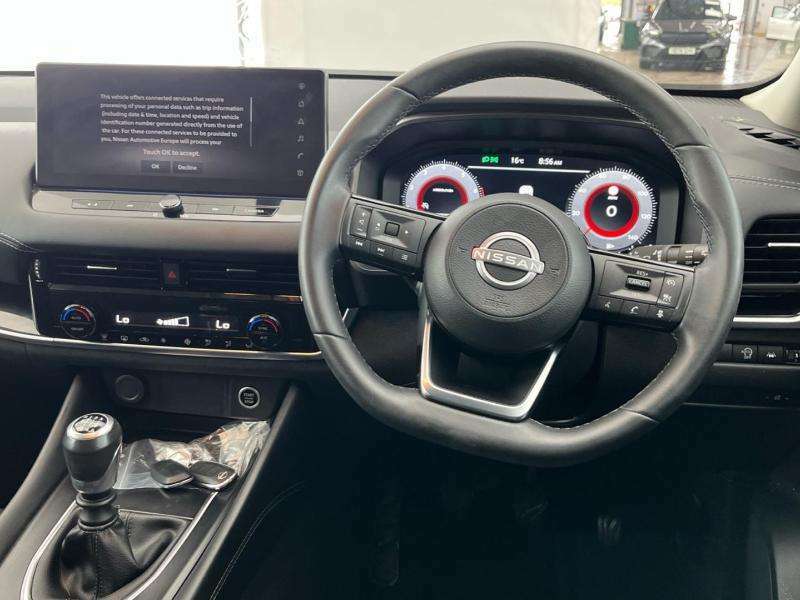Nissan Qashqai Tekna Black #4