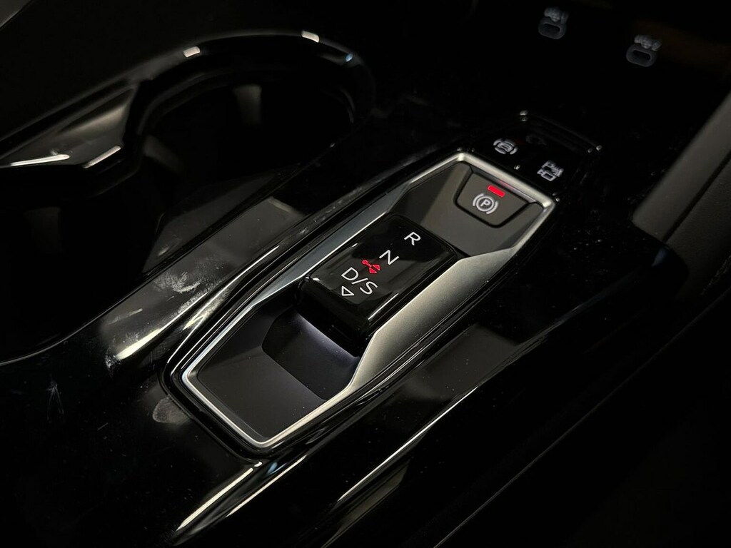 Audi Q5 Launch Edition Black #40