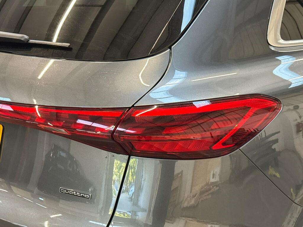 Audi Q5 Launch Edition Black #36