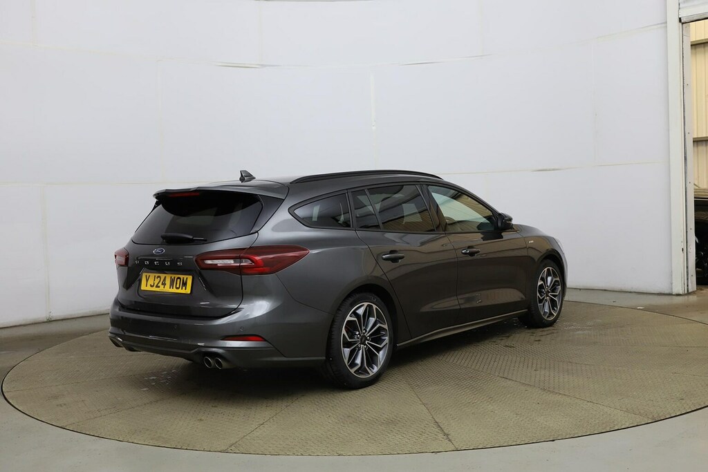 Ford Focus Active X Red #6