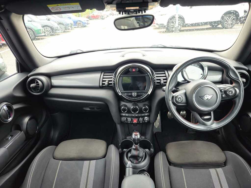 Mini Convertible 1.5 Cooper Classic 134 Bhp Red #8