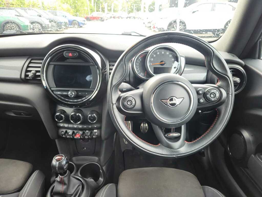 Mini Convertible 1.5 Cooper Classic 134 Bhp Red #9