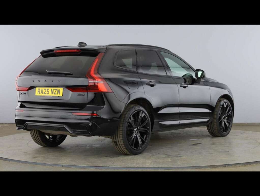 Volvo XC60 2.0 B5p Plus Black Edition Awd Geartronic Black #2