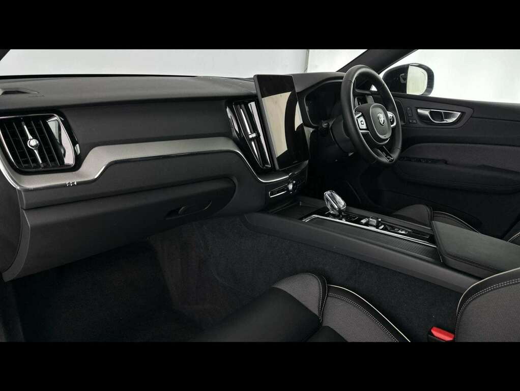 Volvo XC60 2.0 B5p Plus Black Edition Awd Geartronic Black #3