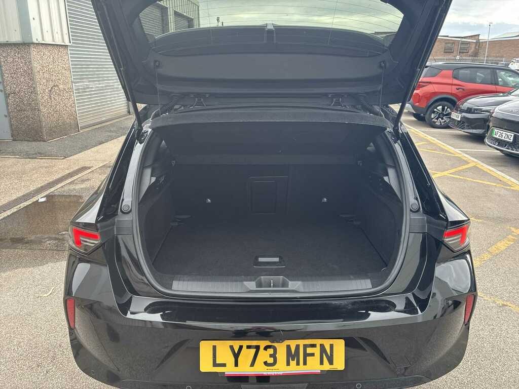 Vauxhall Astra Hatchback White #16