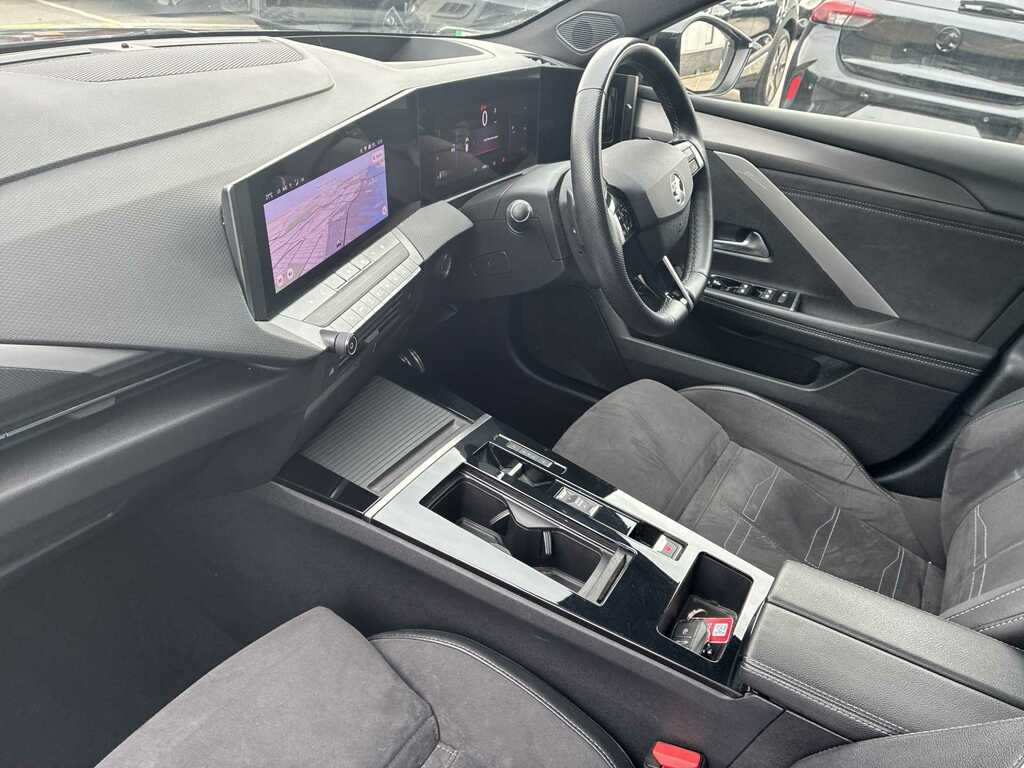 Vauxhall Astra Hatchback White #7