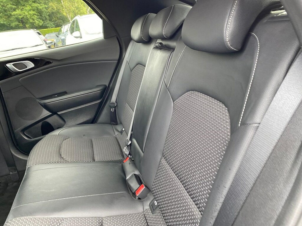 Kia Xceed 2 Silver #19