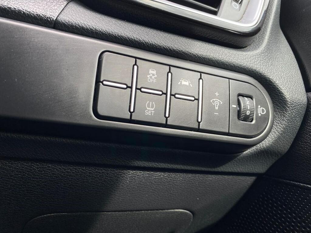 Kia Xceed 2 Silver #24