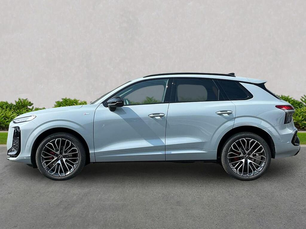 Audi Q3 Edition 1 Black #19
