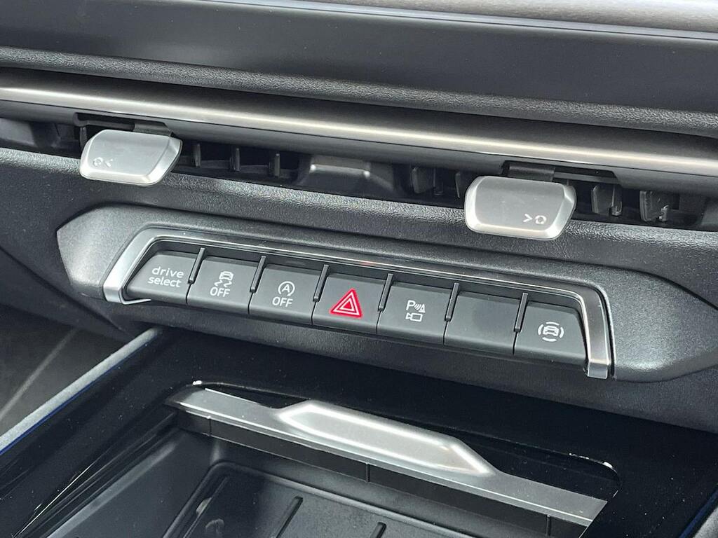 Audi Q3 Edition 1 Black #12