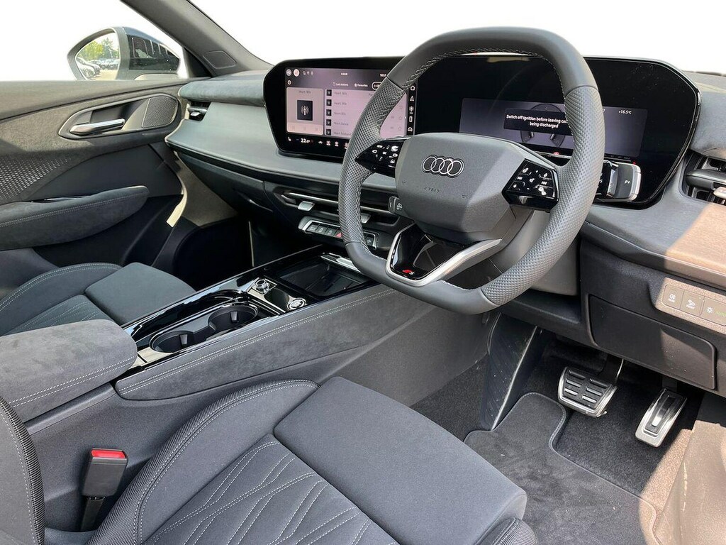 Audi Q3 Edition 1 Black #15