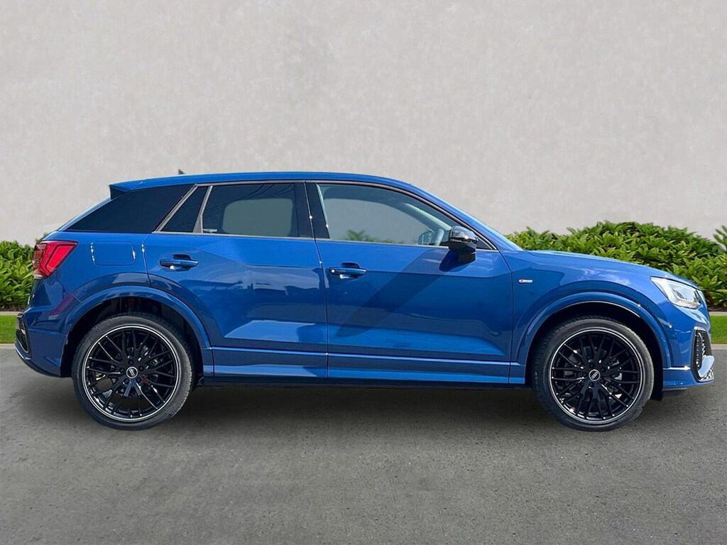 Audi Q2 35 Tfsi Black Edition S Tronic Blue #3