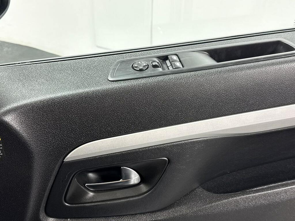 Vauxhall Vivaro Automatic #21