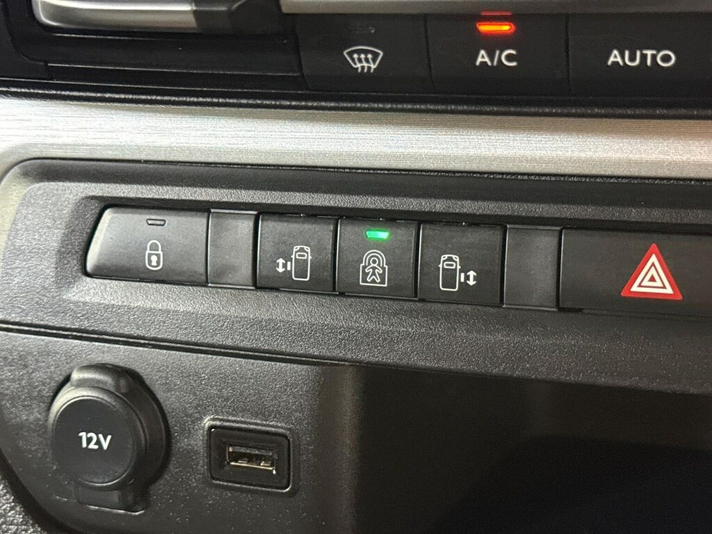 Vauxhall Vivaro Automatic #22