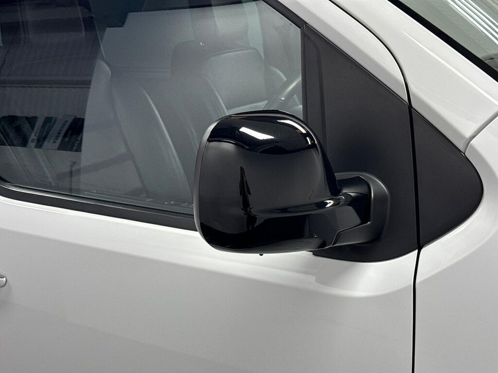 Vauxhall Vivaro Automatic #30