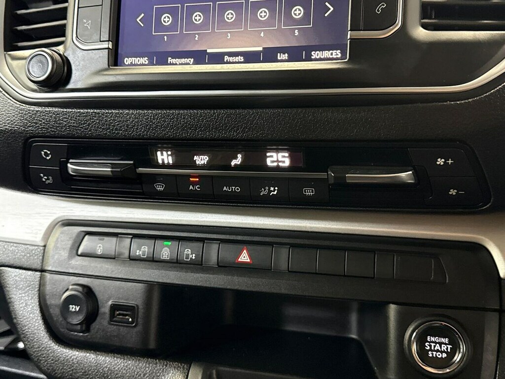 Vauxhall Vivaro Automatic #12