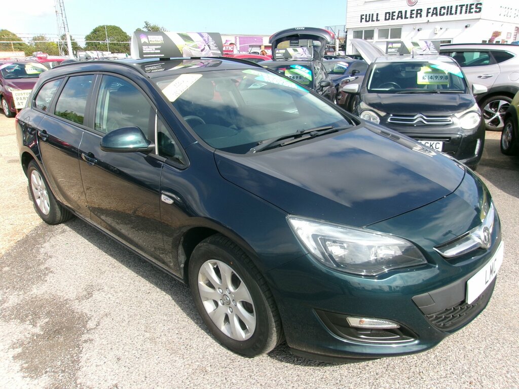 Vauxhall Astra 1.6 Cdti Ecoflex Design Sports Tourer M Green