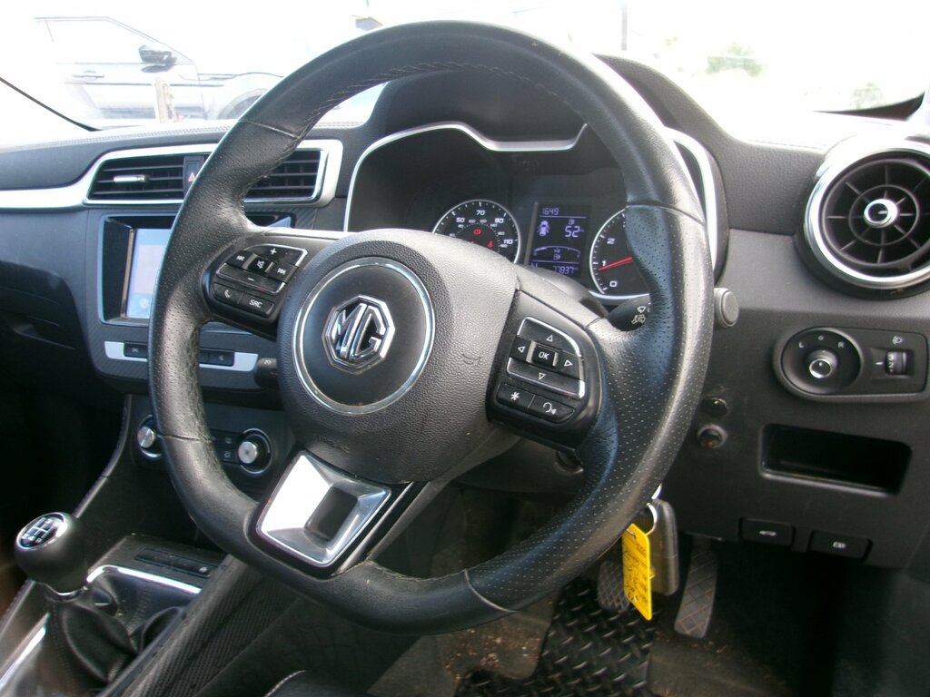MG ZS Exclusive White #10