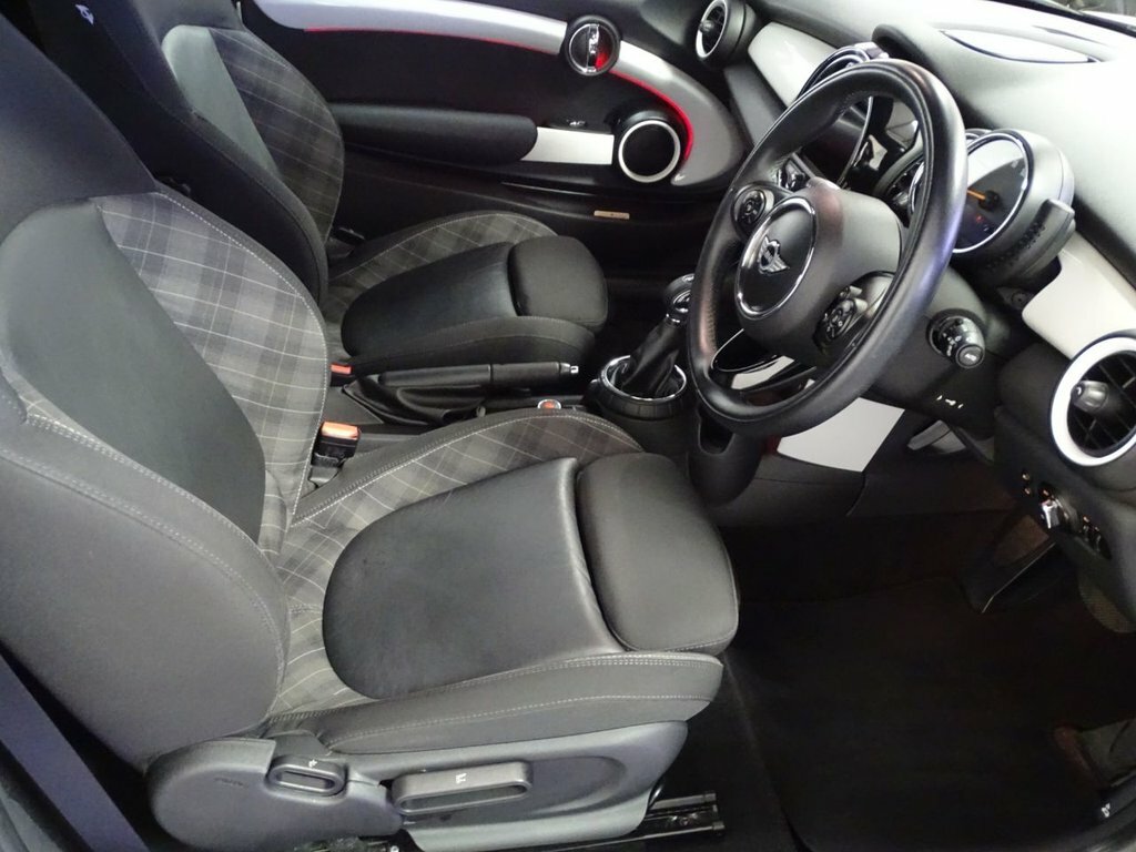 Mini Hatch 1.5L Cooper White #2