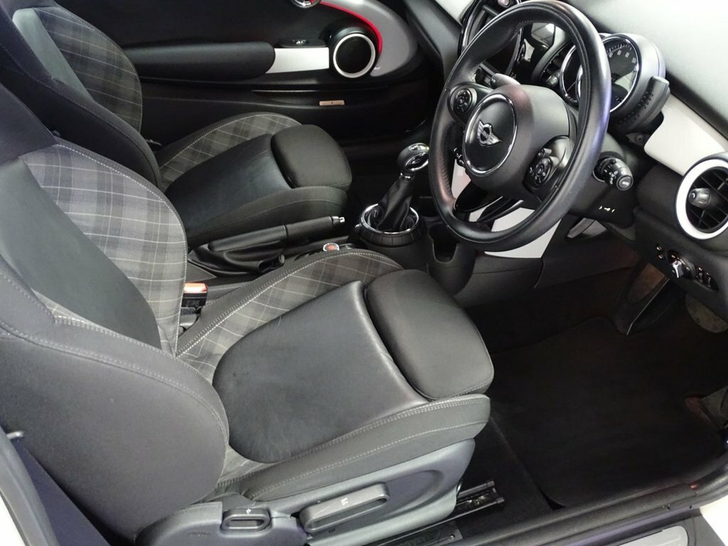 Mini Hatch 1.5L Cooper White #4