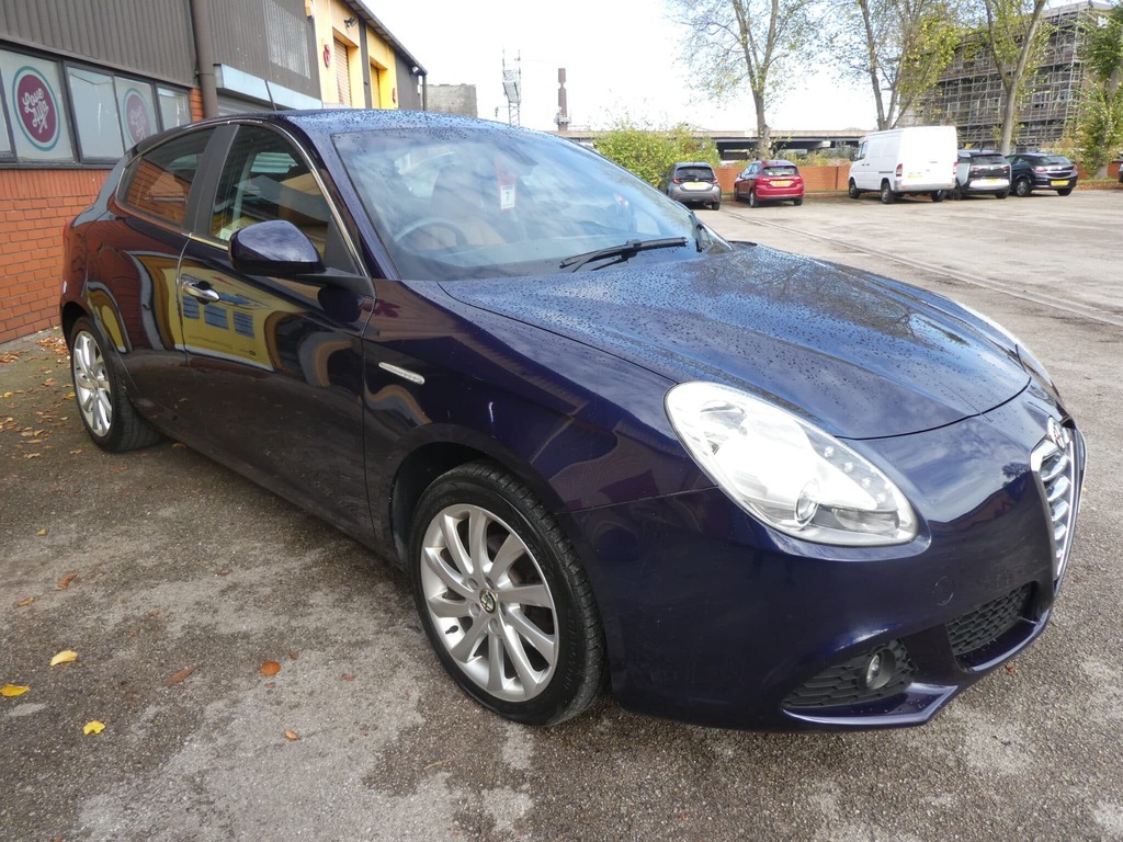 Alfa Romeo Giulietta 1.6 Jtdm-2 105 Lusso Start Stop Hatchback 62 #3