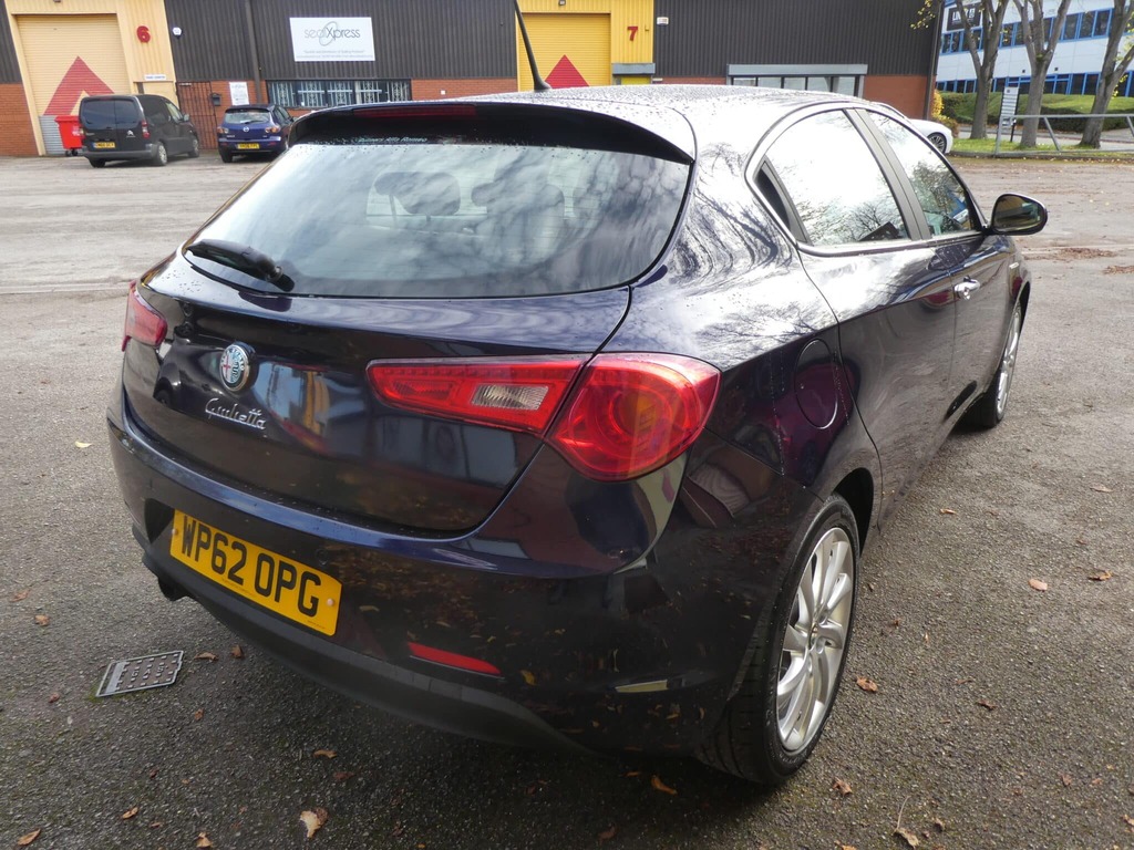 Alfa Romeo Giulietta 1.6 Jtdm-2 105 Lusso Start Stop Hatchback 62 #5