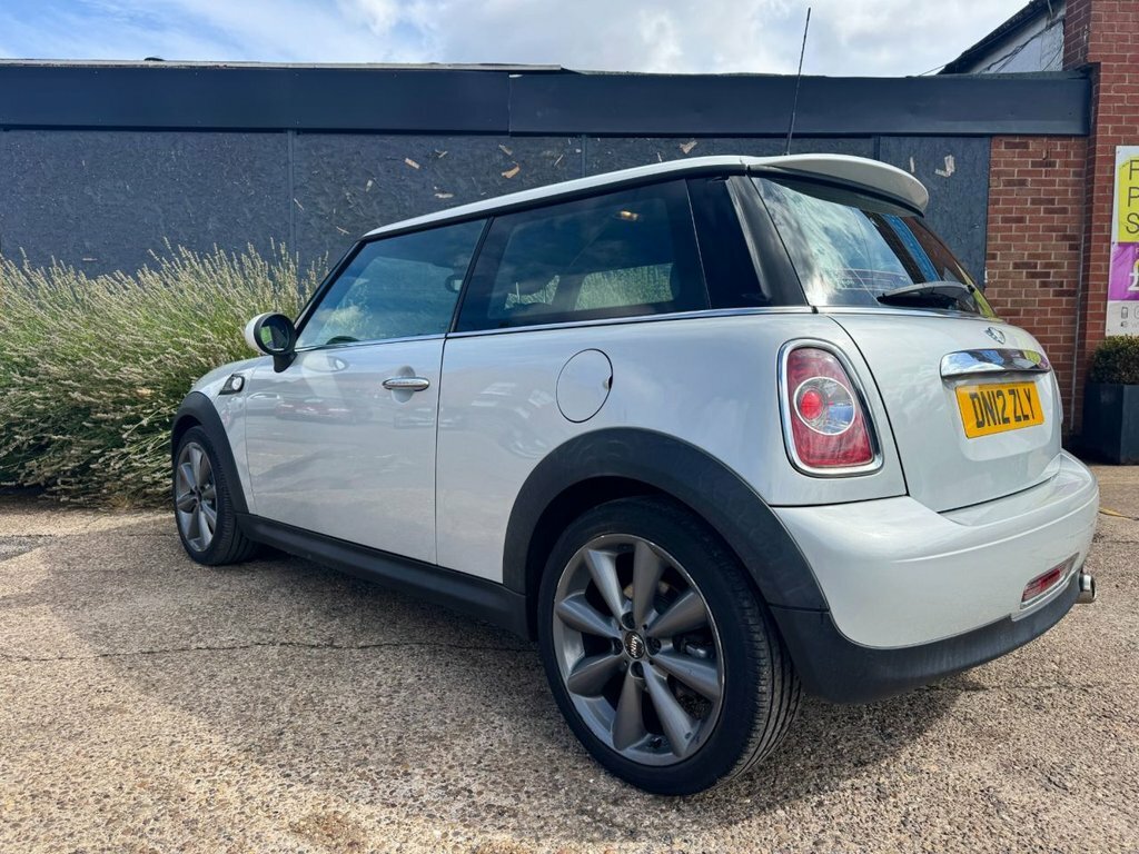 Mini Hatch 1.6 Cooper Avenue Red #4