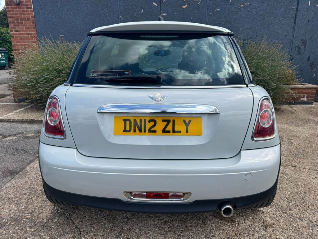 Mini Hatch 1.6 Cooper Avenue Red #25