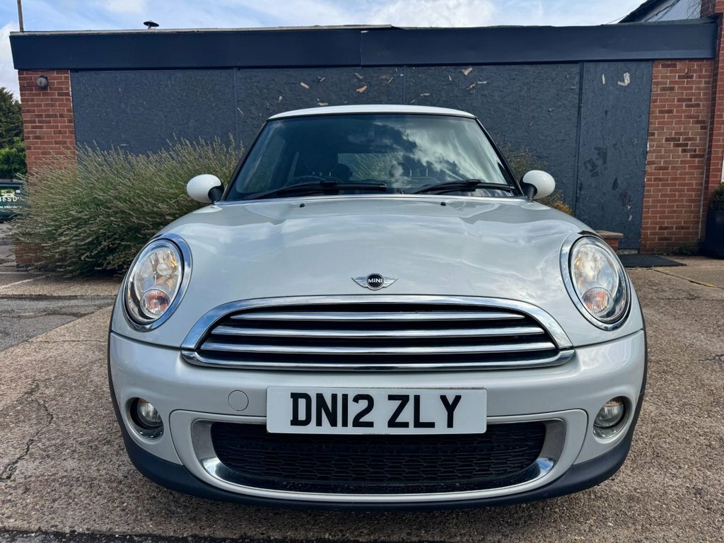 Mini Hatch 1.6 Cooper Avenue Red #10