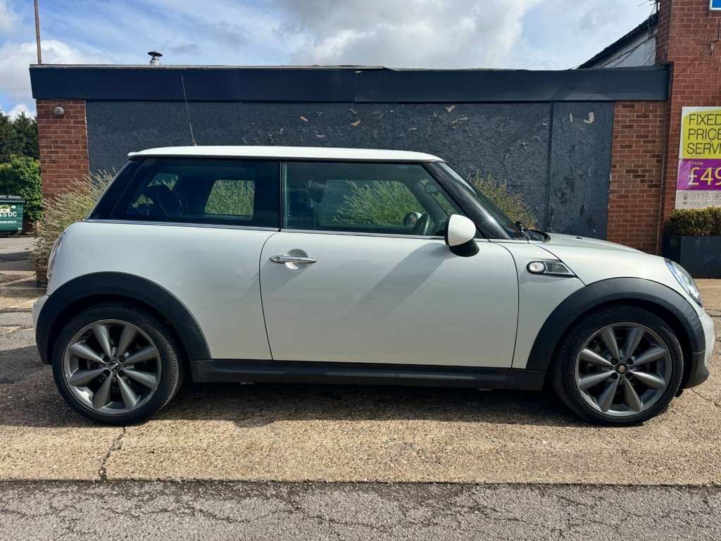 Mini Hatch 1.6 Cooper Avenue Red #3