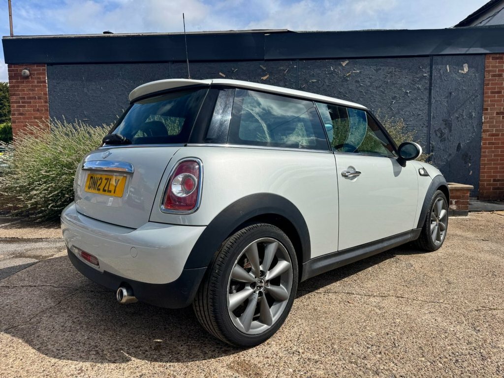 Mini Hatch 1.6 Cooper Avenue Red #11