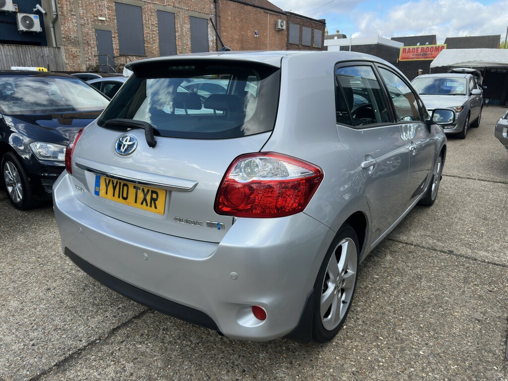 Toyota Auris Hatchback White #7