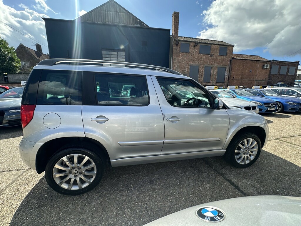 Skoda Yeti 2.0 Tdi Elegance 2015 Silver #5