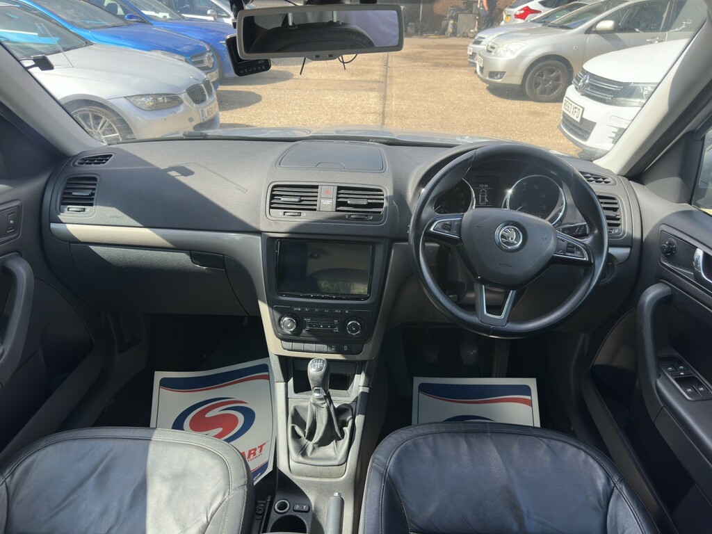 Skoda Yeti 2.0 Tdi Elegance 2015 Silver #3