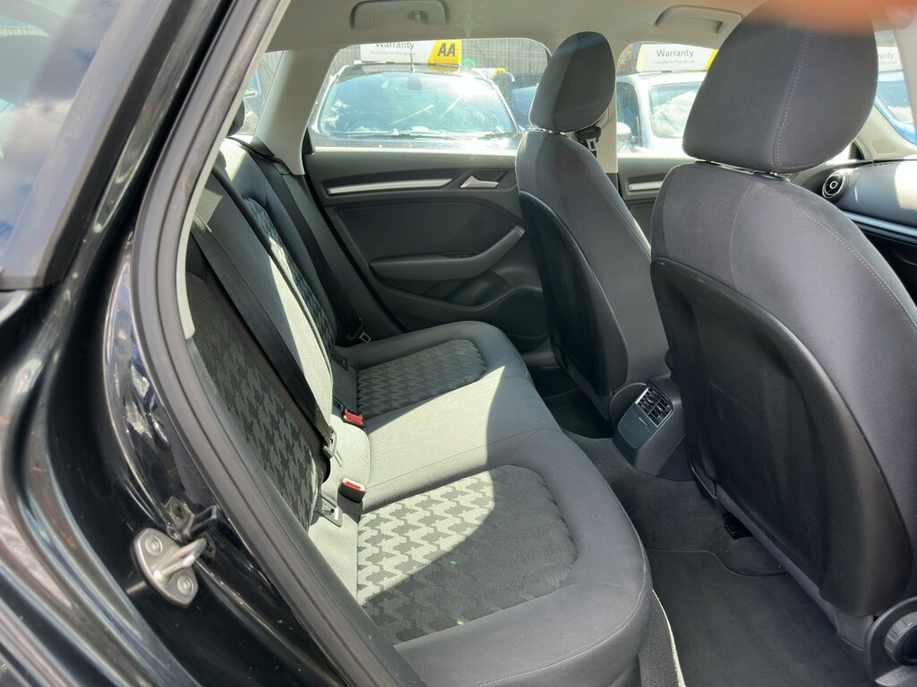 Audi A3 1.4 Tfsi Se Black #4