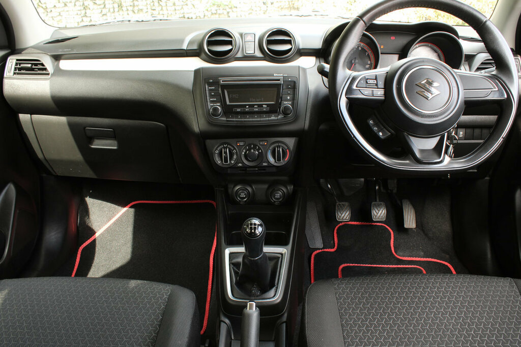 Suzuki Swift Attitude Silver #2