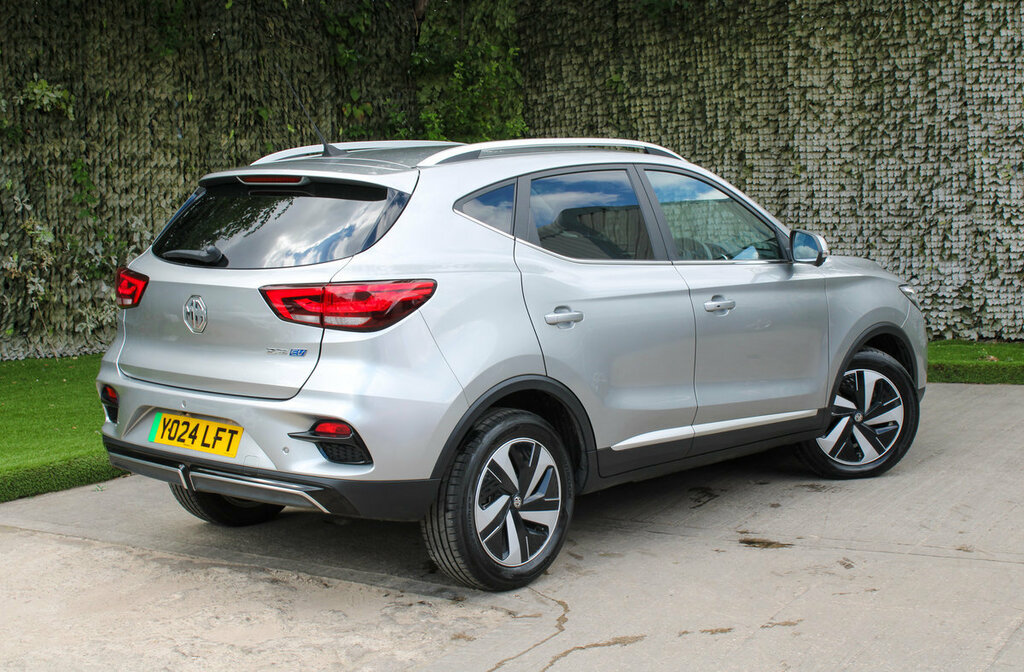 MG ZS Ev Long Range Trophy Connect YO24LFT Silver #4