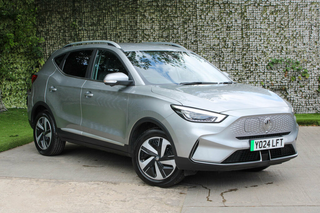 MG ZS Ev Long Range Trophy Connect YO24LFT Silver