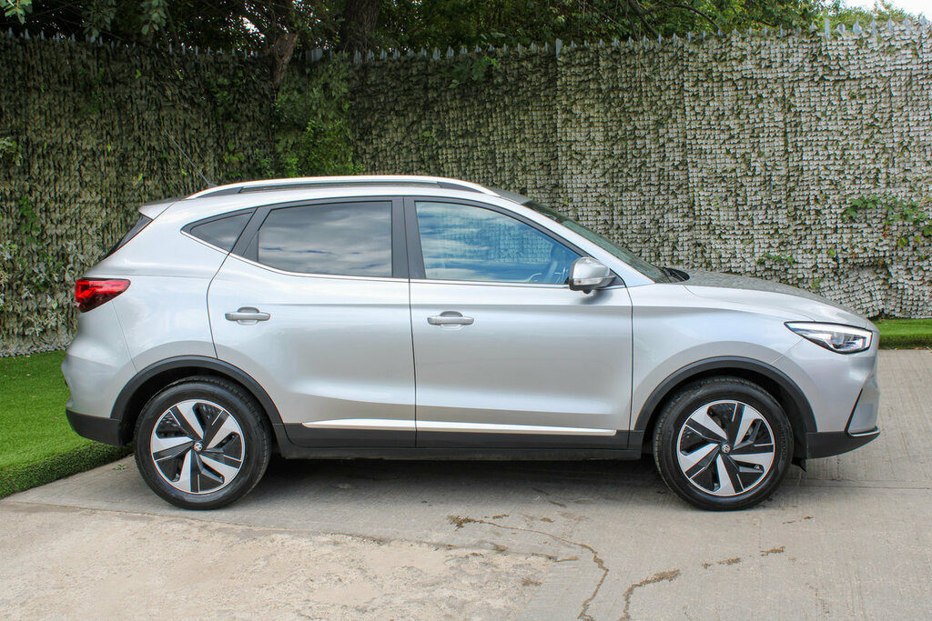 MG ZS Ev Long Range Trophy Connect YO24LFT Silver #3