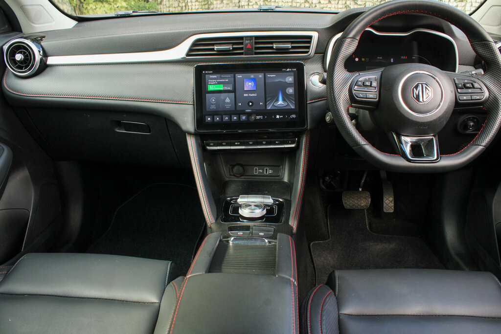 MG ZS Ev Long Range Trophy Connect YO24LFT Silver #2