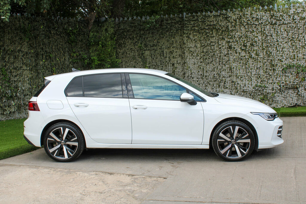 Volkswagen Golf Match White #3