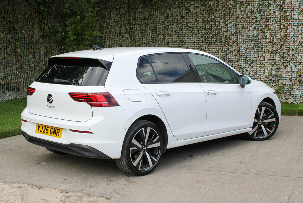 Volkswagen Golf Match White #4