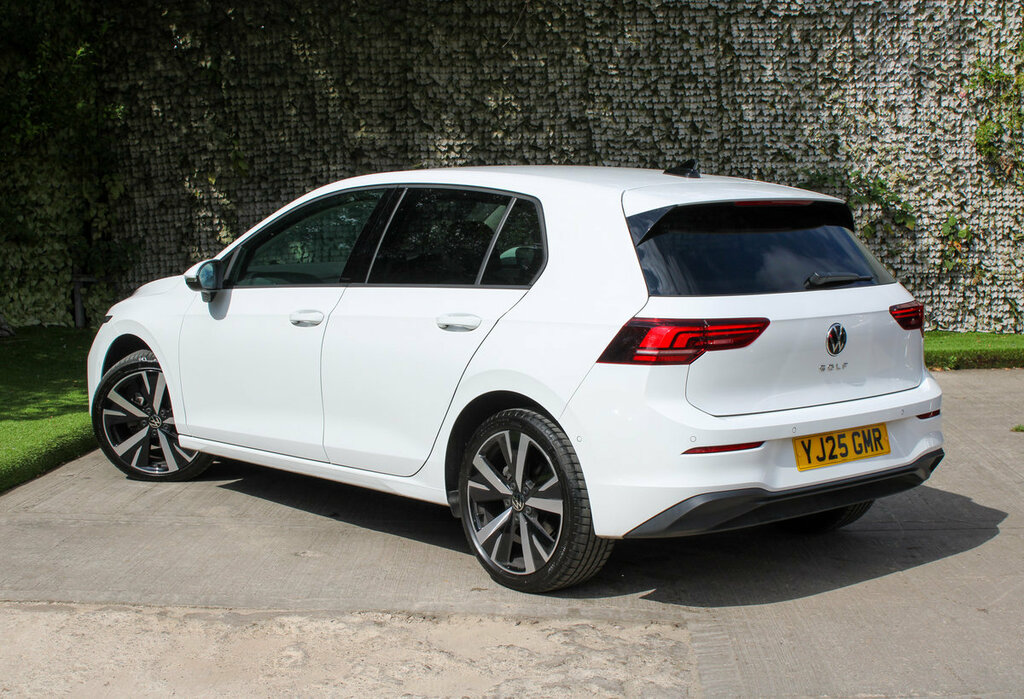 Volkswagen Golf Match White #6
