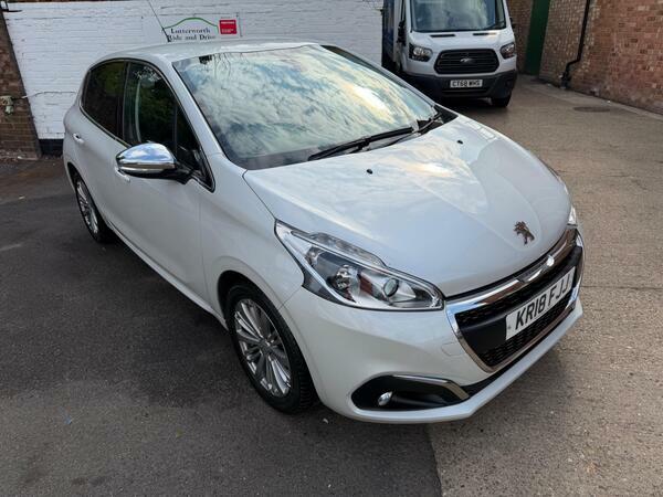 Peugeot 208 1.2 Puretech Allure Euro 6 Ss White