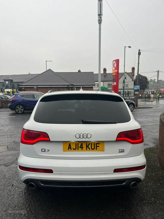 Audi Q7  Black #3