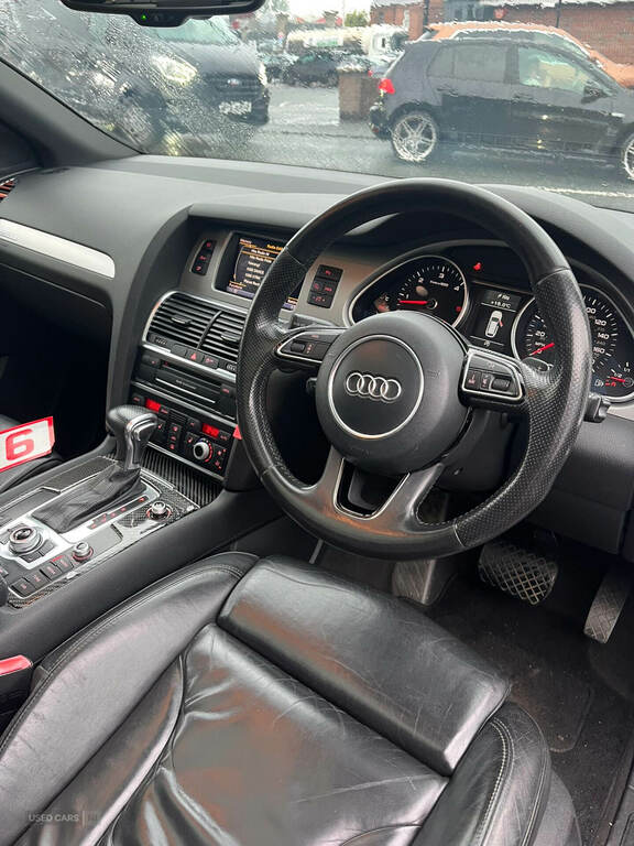 Audi Q7  Black #18